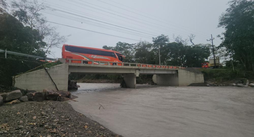 Concesionario abre paso controlado en caño Camelias
